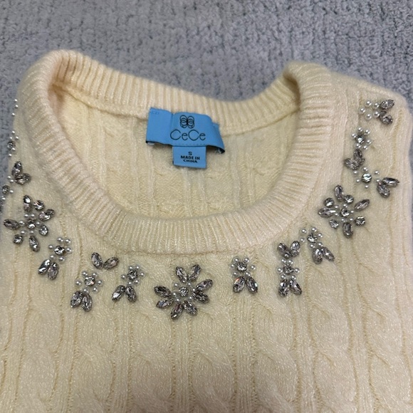 Beautiful beaded gem sweater - Picture 2 of 4